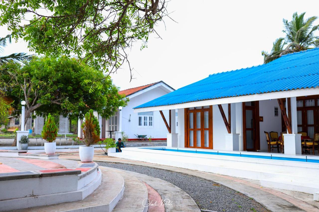 Ceylonta Beach Resort And Spa Hambantota Exterior photo