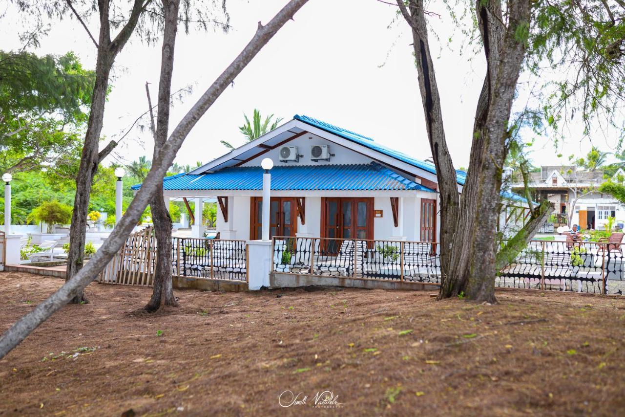 Ceylonta Beach Resort And Spa Hambantota Exterior photo