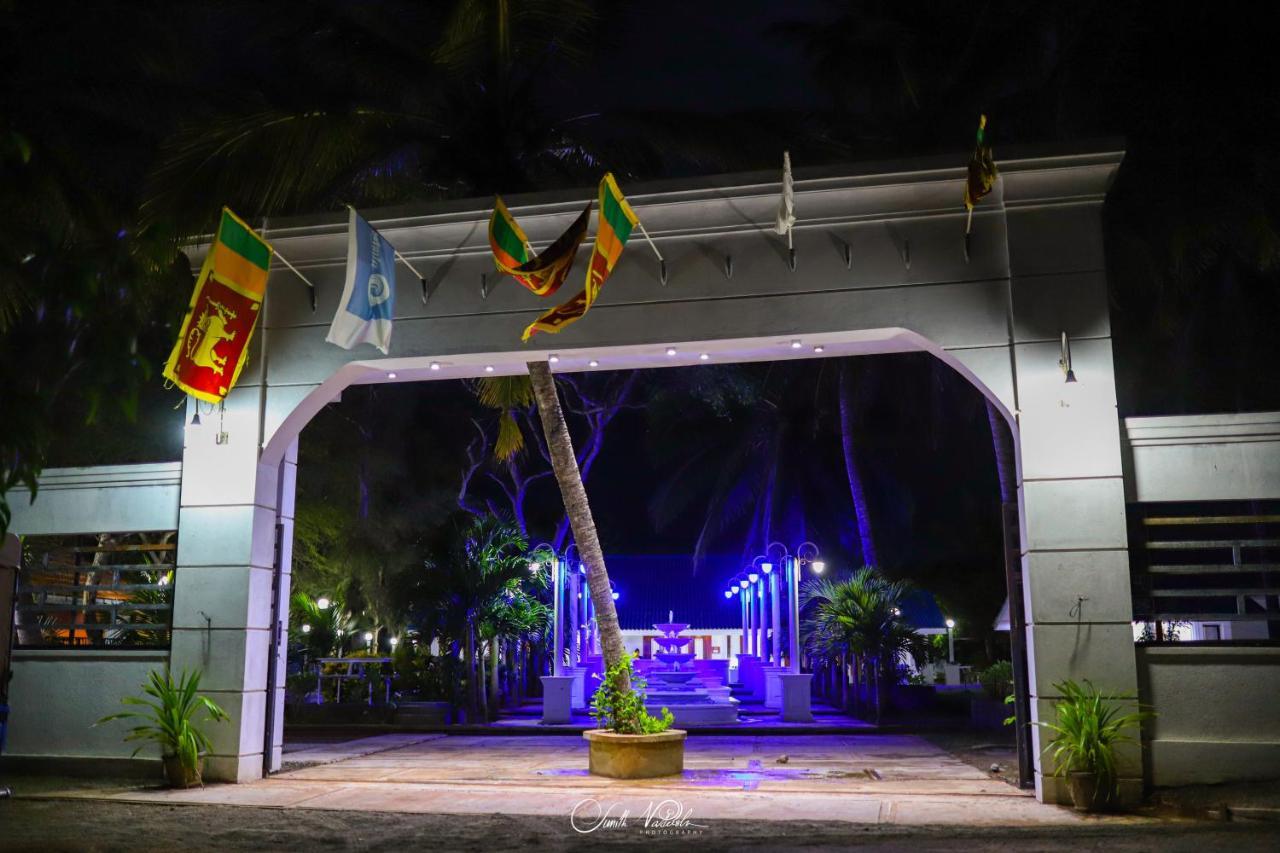 Ceylonta Beach Resort And Spa Hambantota Exterior photo