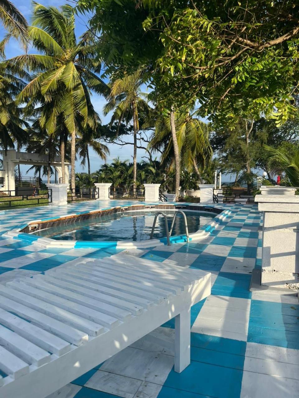 Ceylonta Beach Resort And Spa Hambantota Exterior photo