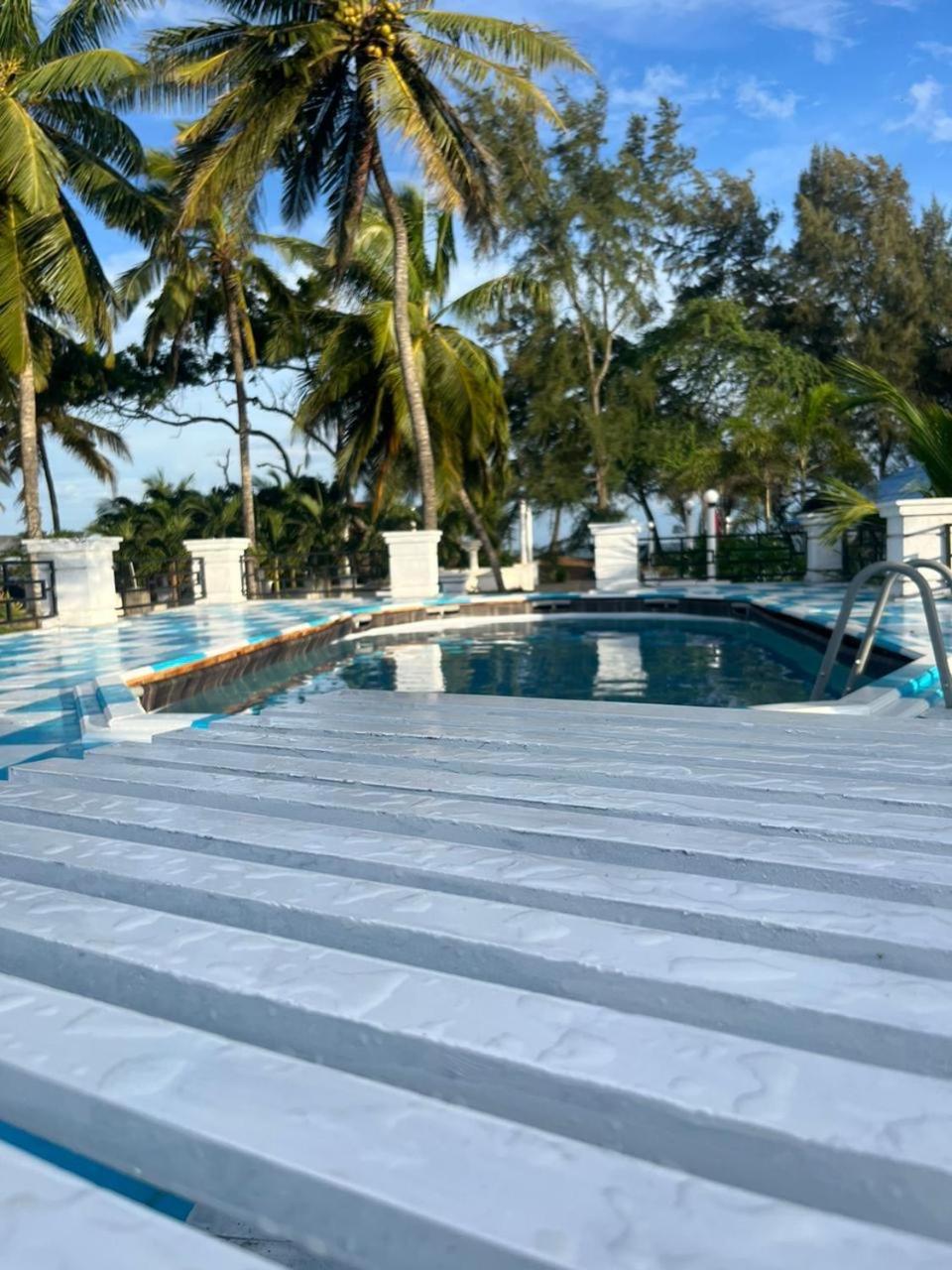 Ceylonta Beach Resort And Spa Hambantota Exterior photo