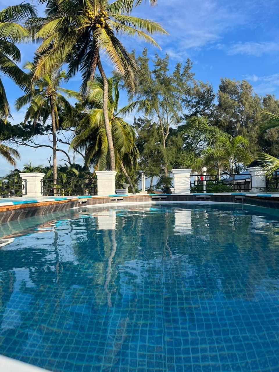 Ceylonta Beach Resort And Spa Hambantota Exterior photo