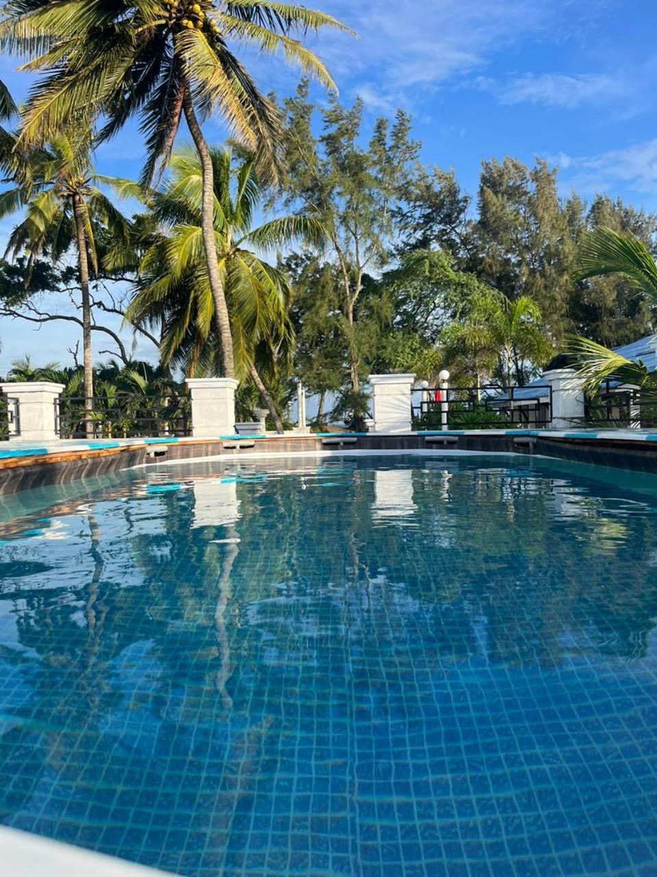 Ceylonta Beach Resort And Spa Hambantota Exterior photo