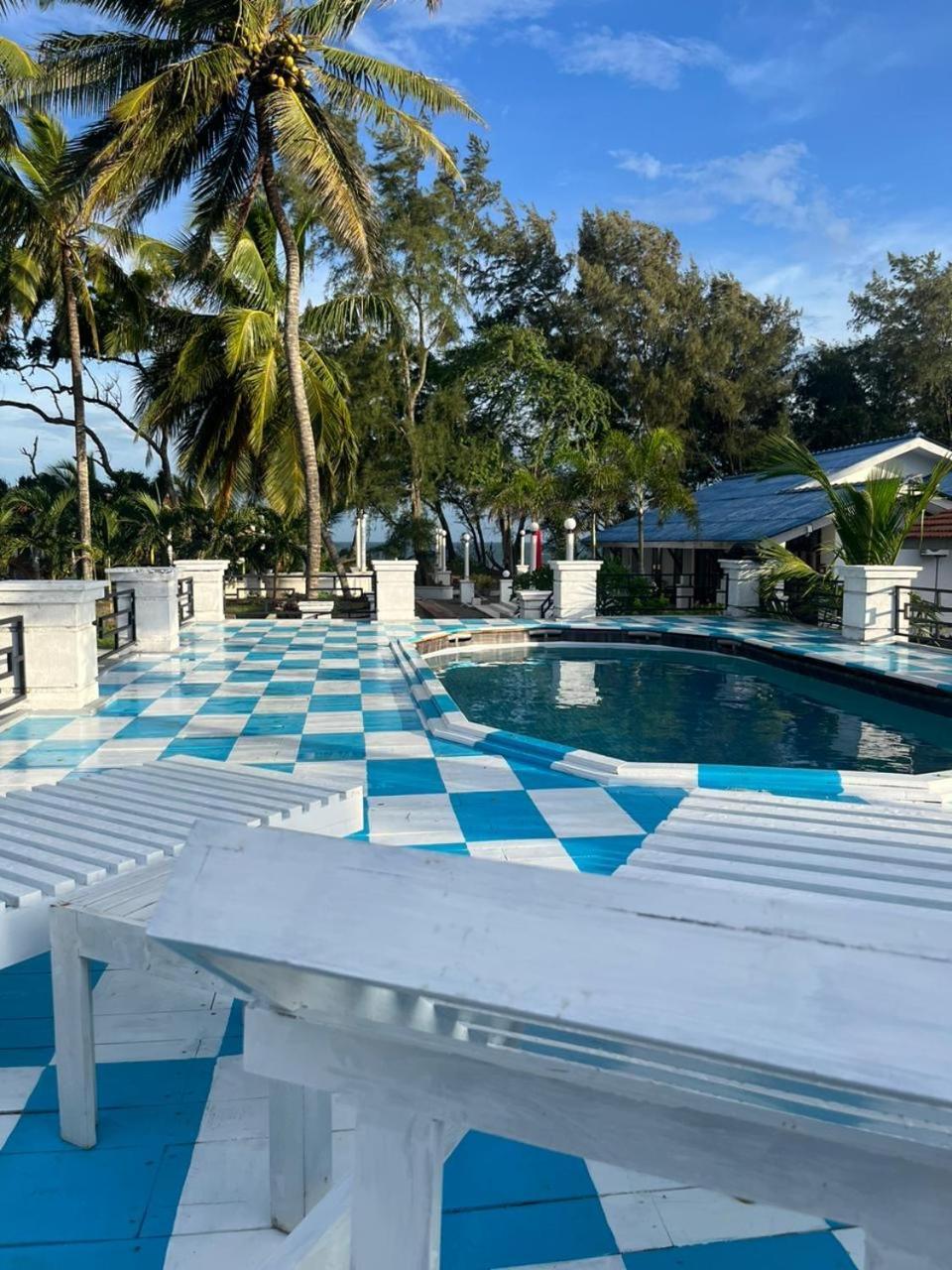 Ceylonta Beach Resort And Spa Hambantota Exterior photo