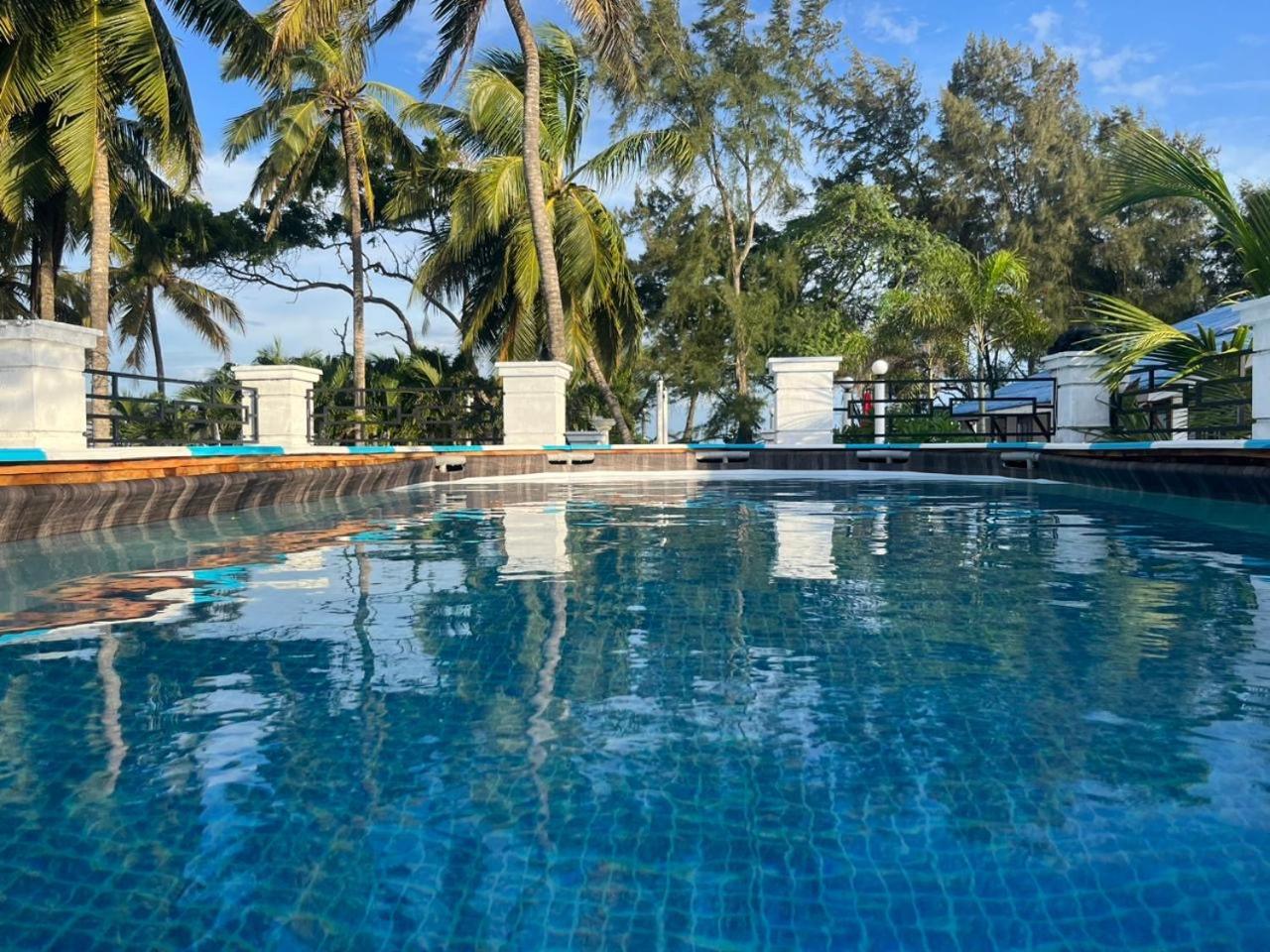 Ceylonta Beach Resort And Spa Hambantota Exterior photo
