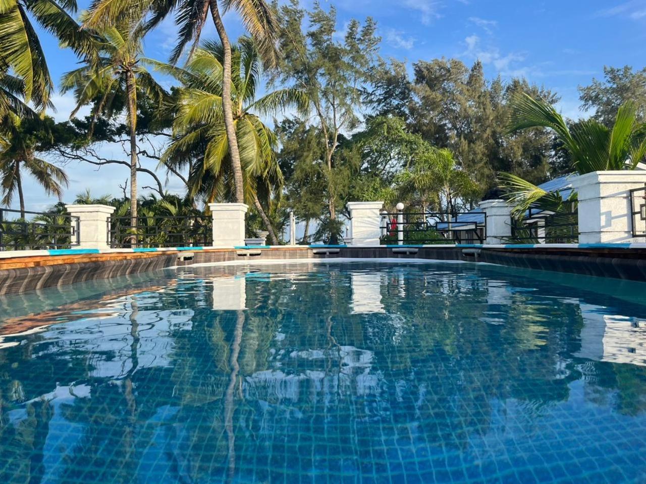 Ceylonta Beach Resort And Spa Hambantota Exterior photo