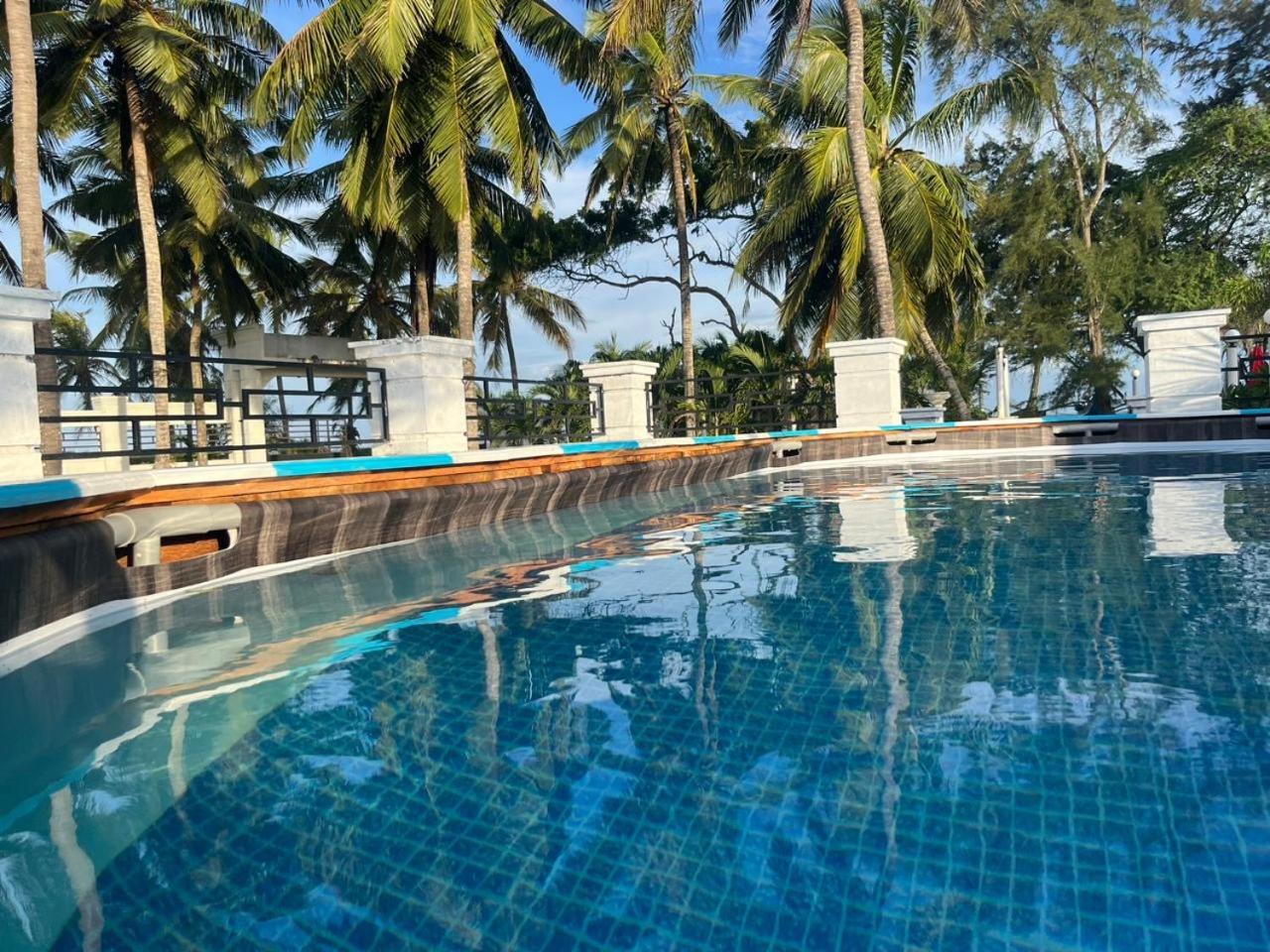 Ceylonta Beach Resort And Spa Hambantota Exterior photo
